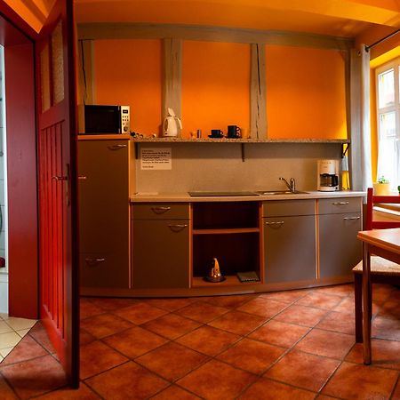 Fachwerkhotel - Ferienhaeuser Vorhof Zur Hoelle Кведлинбург Экстерьер фото